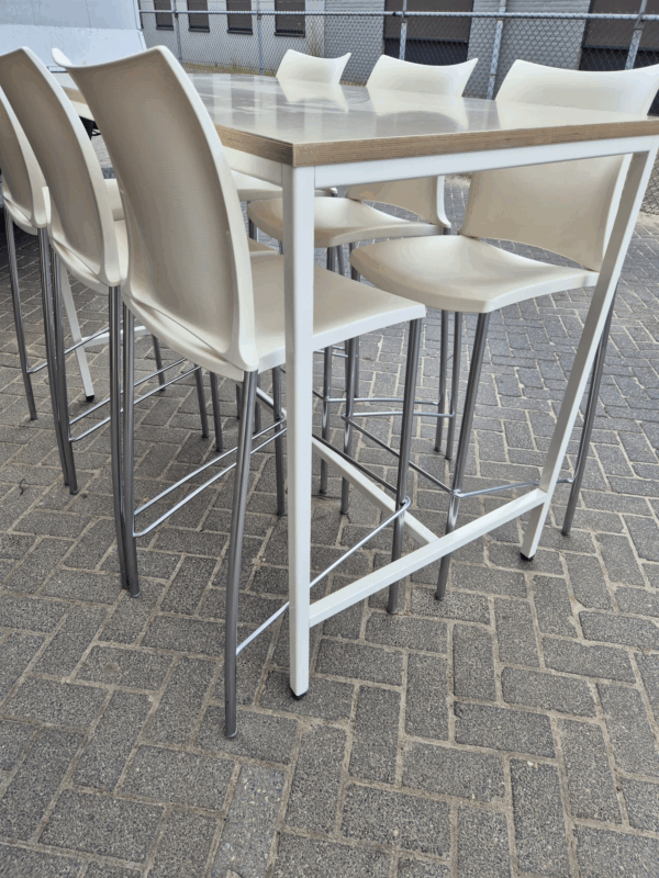 bartafel met 6 krukken