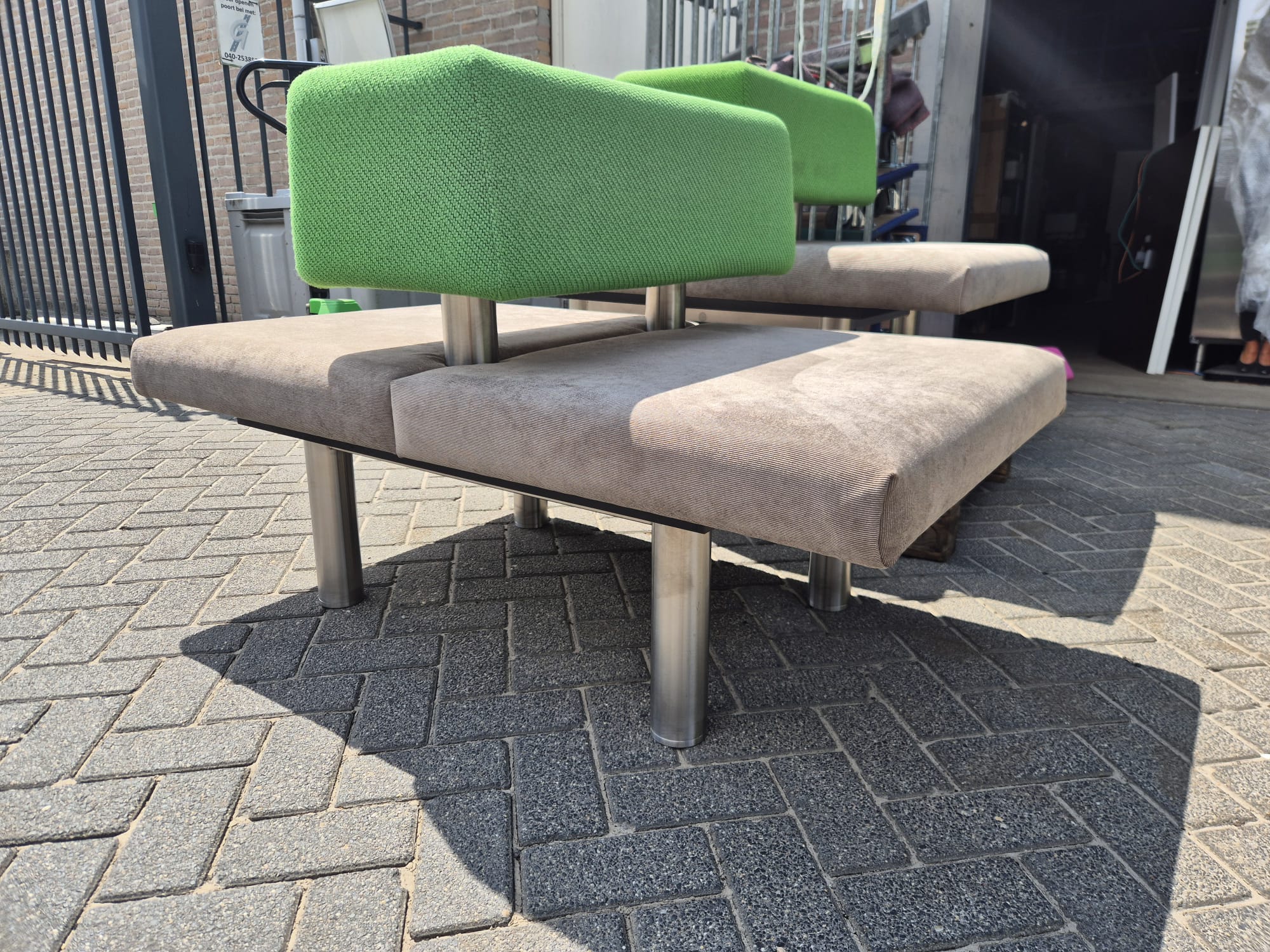 design projectbanken | nieuw gestoffeerd | taupe & groen