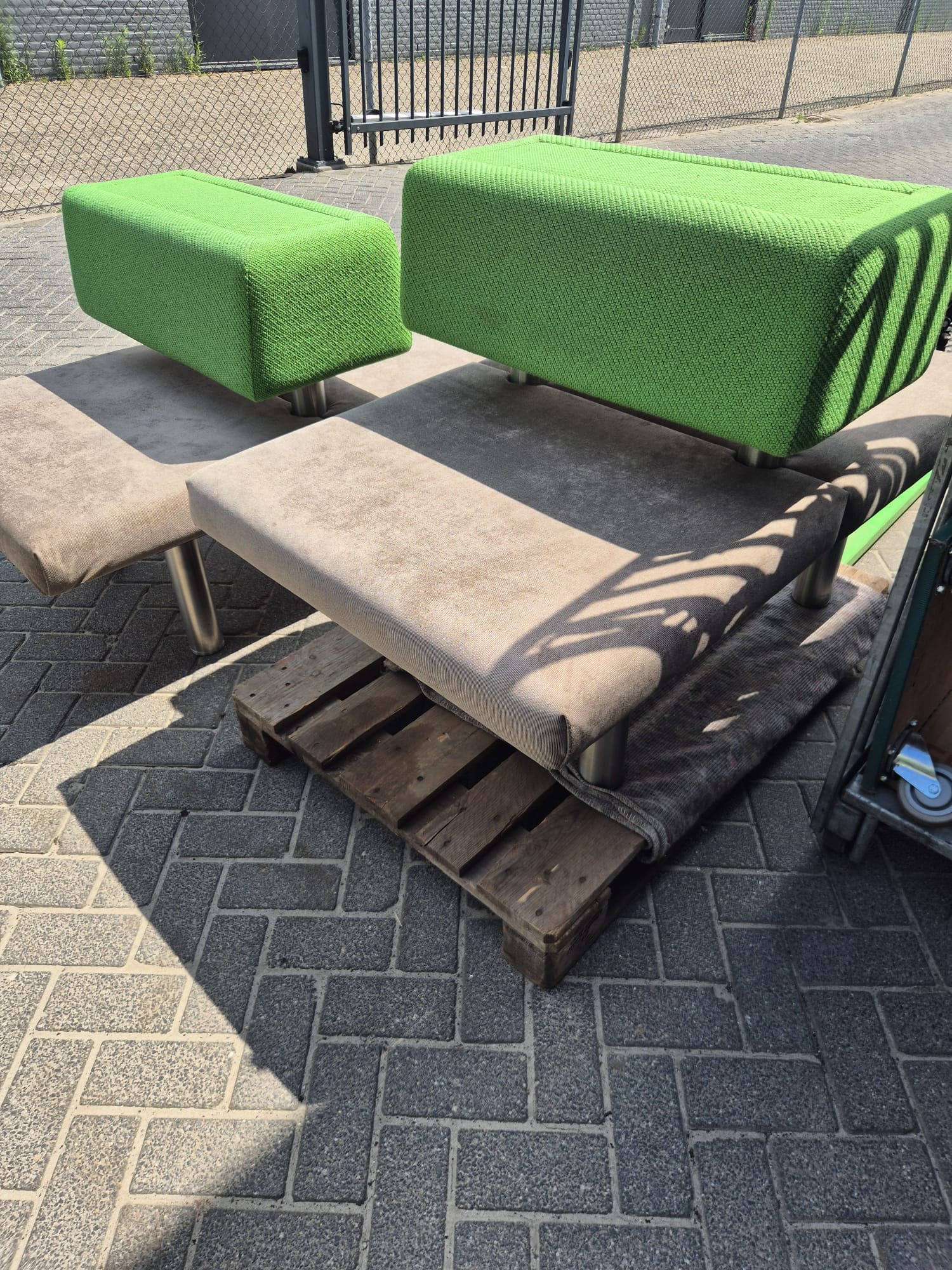 design projectbanken | nieuw gestoffeerd | taupe & groen