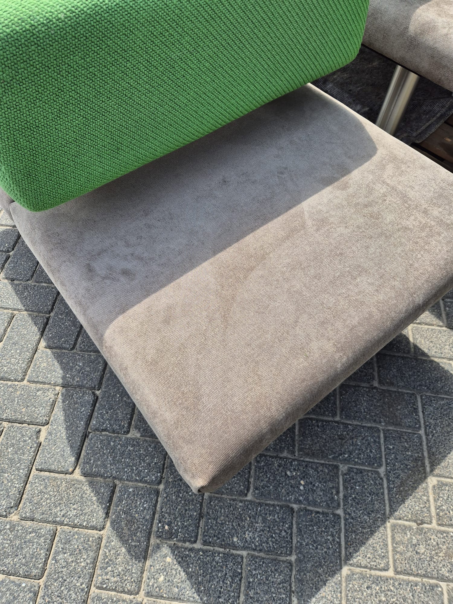 design projectbanken | nieuw gestoffeerd | taupe & groen