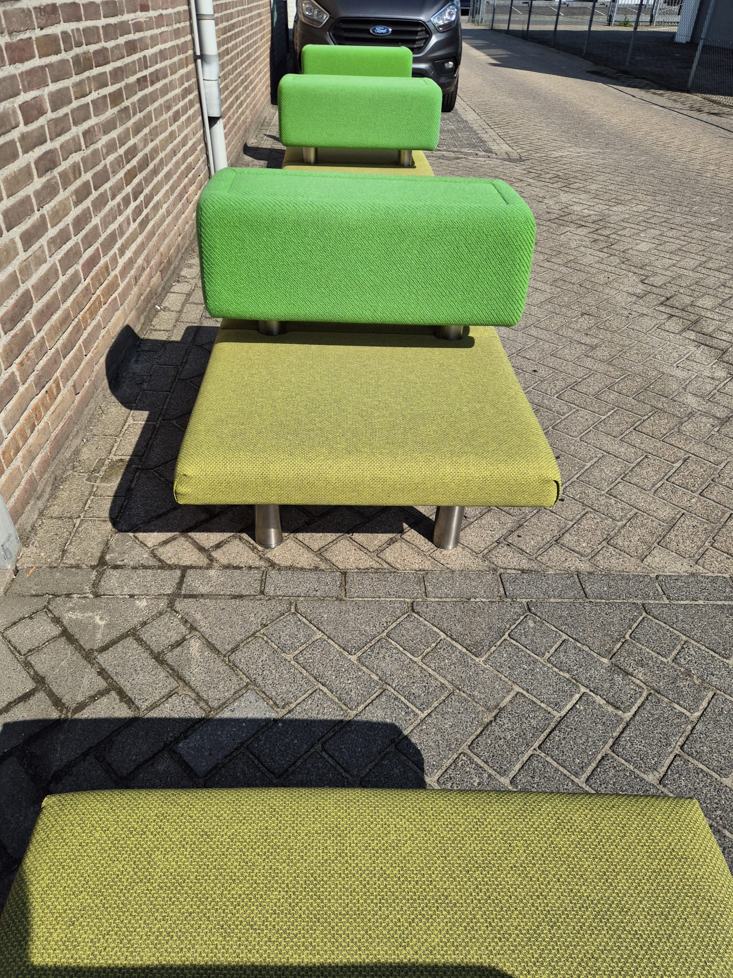 design projectbanken | nieuw gestoffeerd | taupe & groen