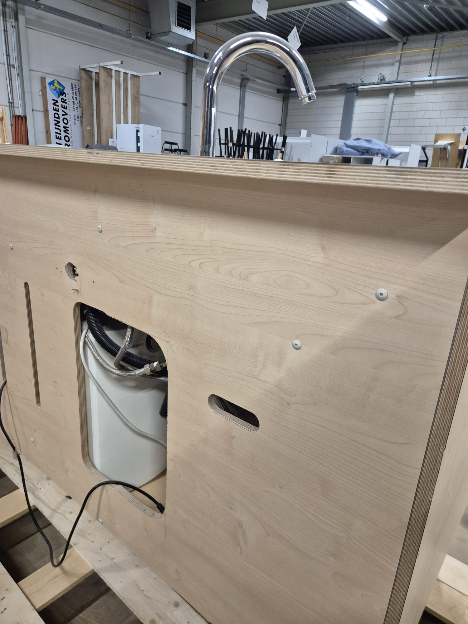 schilte elektrisch kdv verschoonmeubel met wasbak | 173 cm