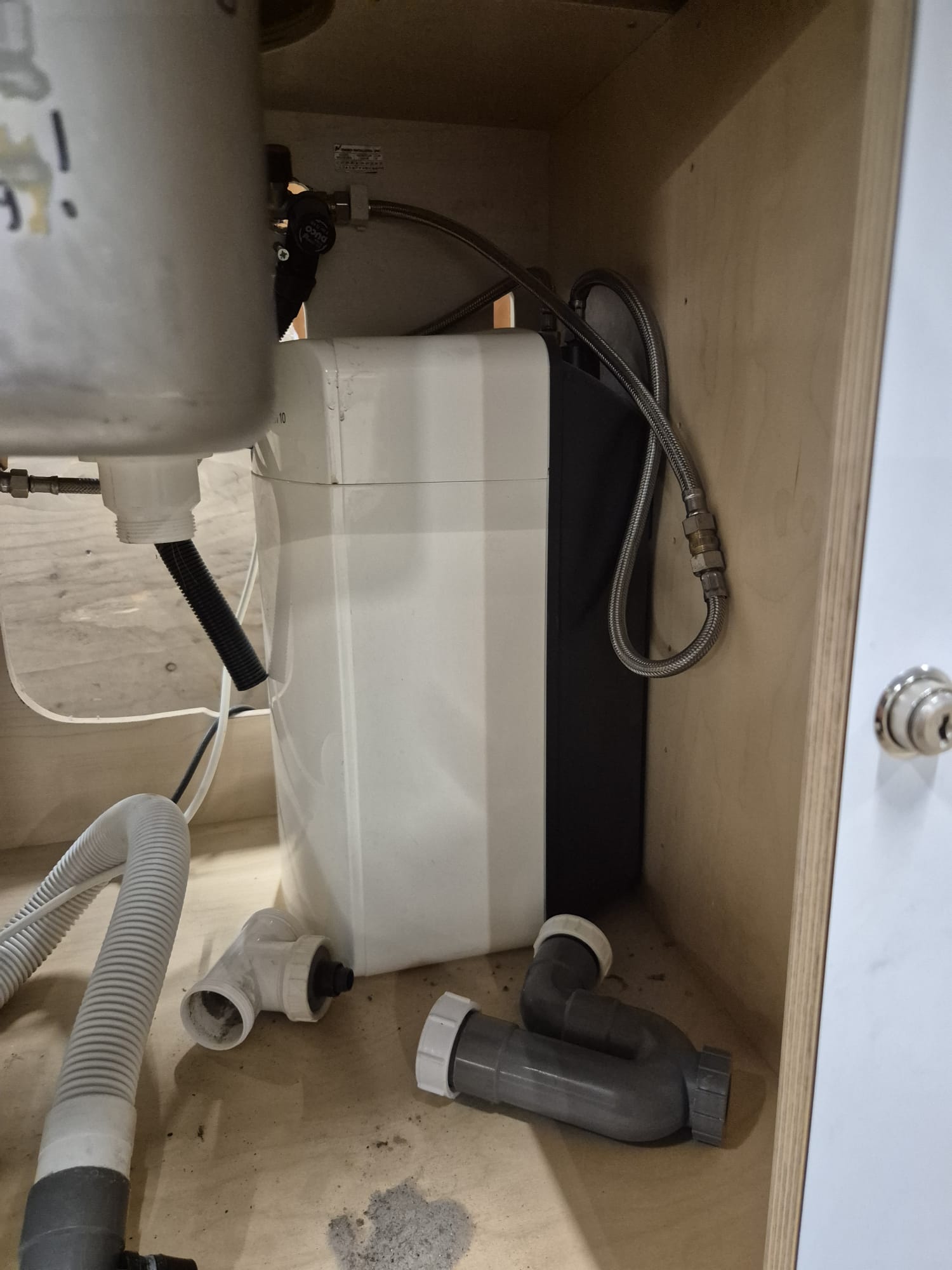 schilte elektrisch kdv verschoonmeubel met wasbak | 173 cm