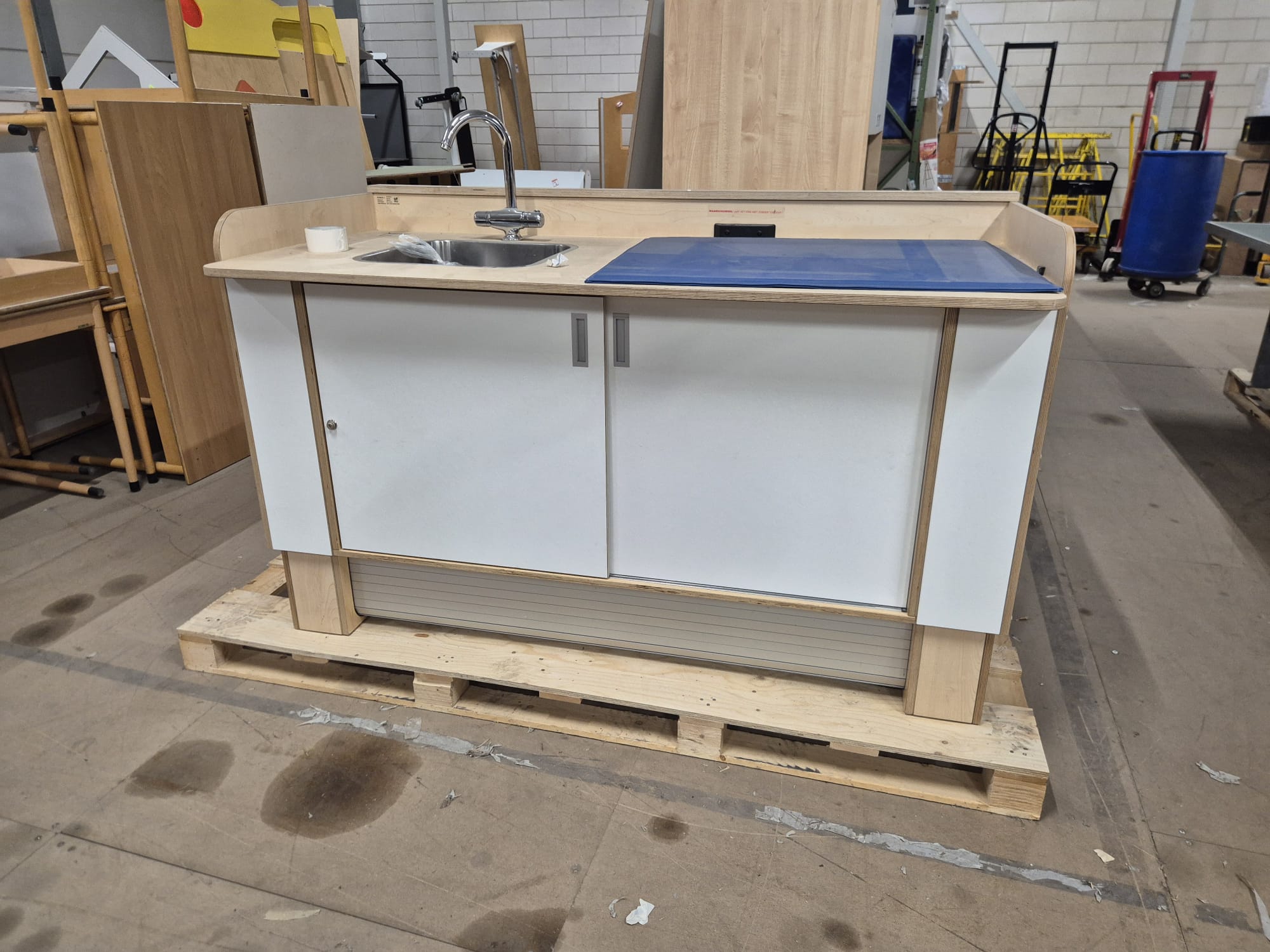 schilte elektrisch kdv verschoonmeubel met wasbak | 173 cm