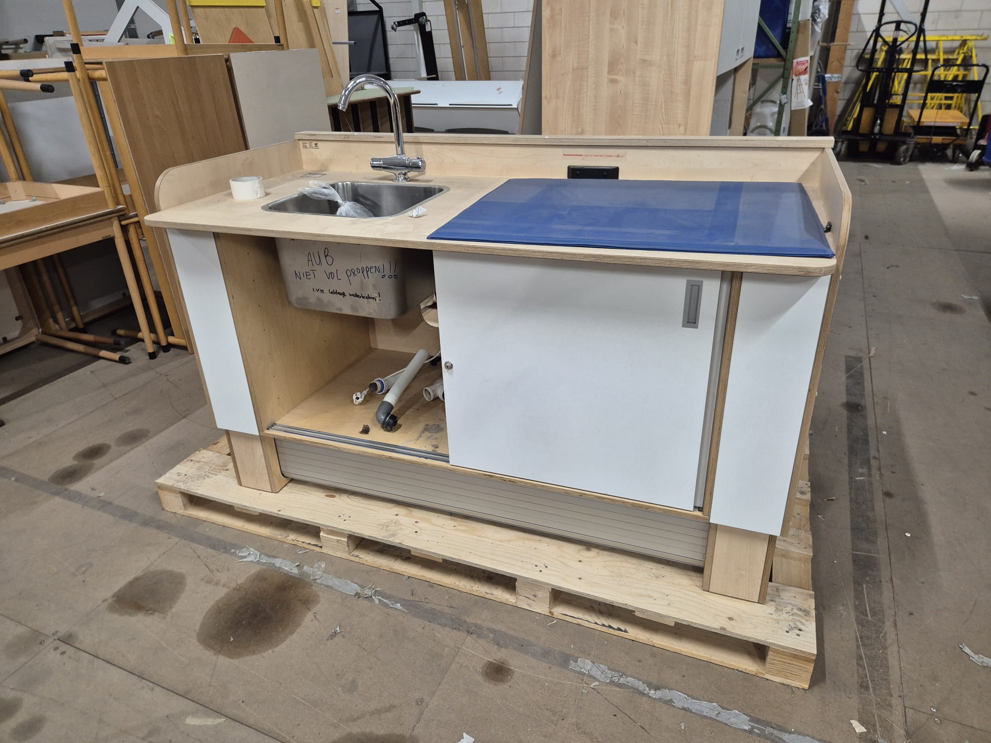 schilte elektrisch kdv verschoonmeubel met wasbak | 173 cm