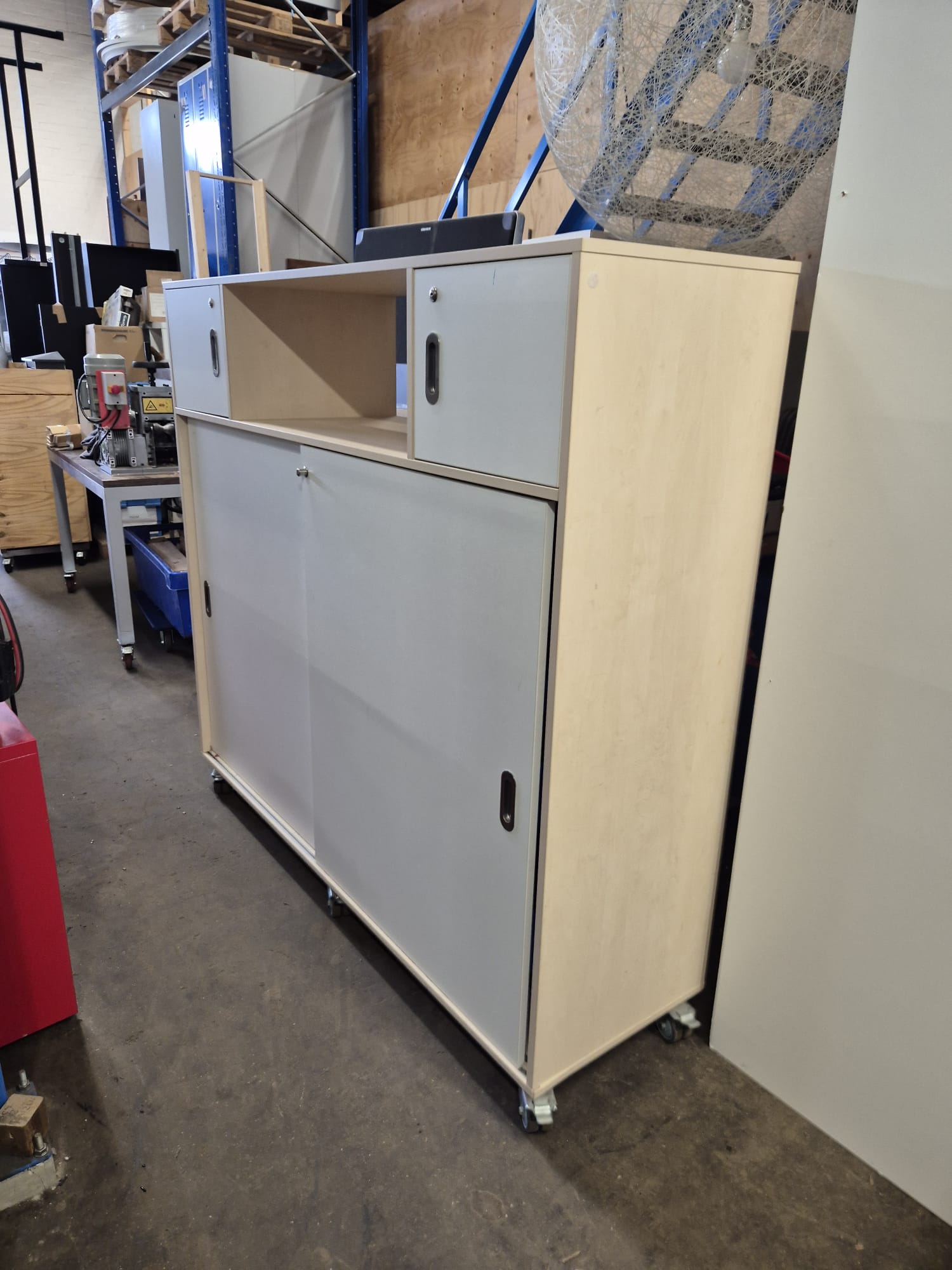 schilte elektrisch kdv verschoonmeubel met wasbak | 173 cm