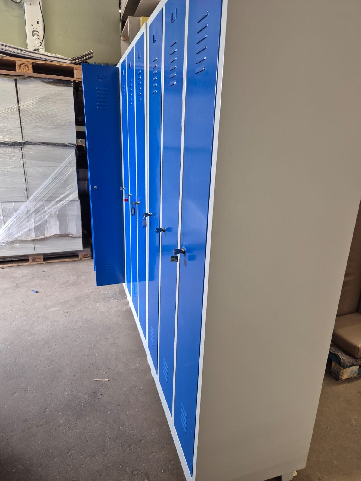 metalen lockerkast met 3 deuren – blauw/lichtgrijs