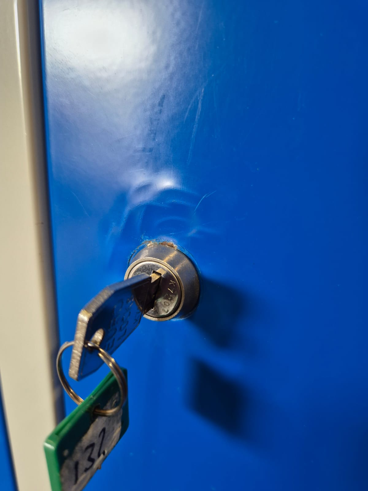 metalen lockerkast met 3 deuren – blauw/lichtgrijs