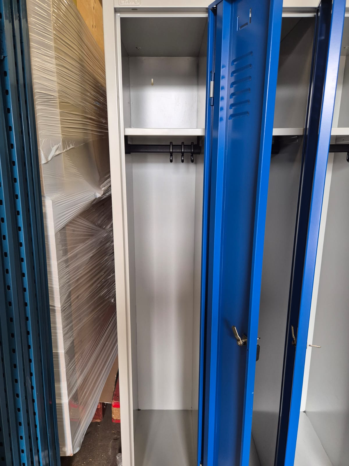 metalen lockerkast met 3 deuren – blauw/lichtgrijs